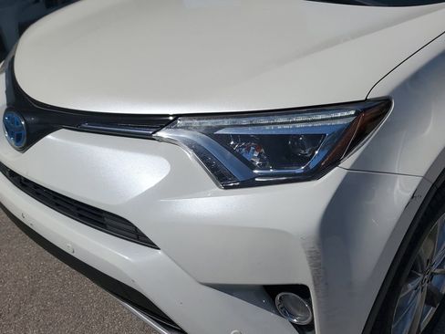 Used 2018 Toyota RAV4 Limited image 10