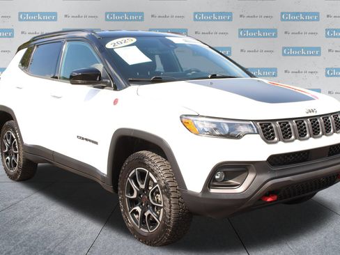 Used 2025 Jeep Compass Trailhawk w/ Trailhawk Convenience Group AWD/4WD image 3
