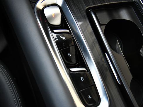 Used 2024 Buick Enclave Premium image 31