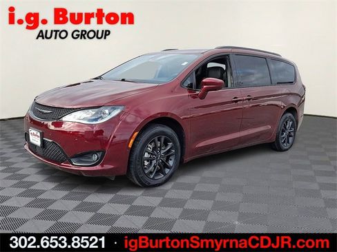 Used 2020 Chrysler Pacifica Touring-L image 3