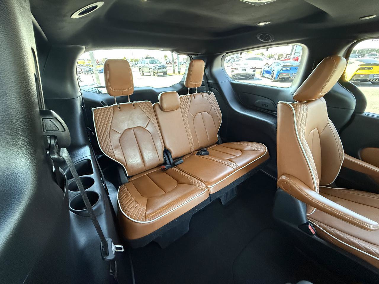 Used 2024 Chrysler Pacifica Pinnacle FWD image 46