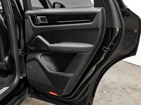Used 2019 Porsche Cayenne image 39