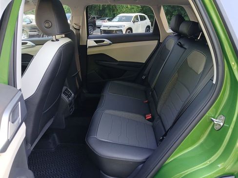 New 2026 Volkswagen Taos SE AWD/4WD image 24
