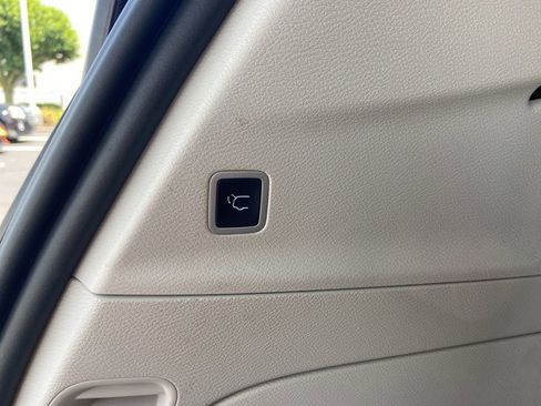 Used 2022 Chrysler Pacifica Touring-L w/ Uconnect Theater Family Group FWD image 15