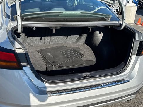 Used 2022 Nissan Altima 2.5 SV w/ SV Premium Package image 9