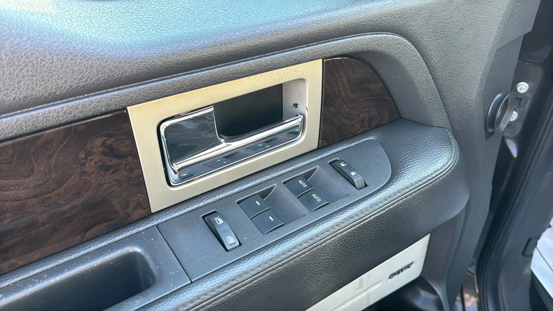 Used 2014 Ford F150 Platinum AWD/4WD image 14