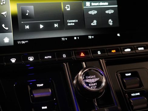 Used 2025 Aston Martin V8 Vantage Coupe image 25