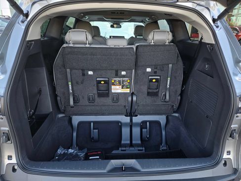 Certified 2026 Toyota Sienna XLE FWD image 25