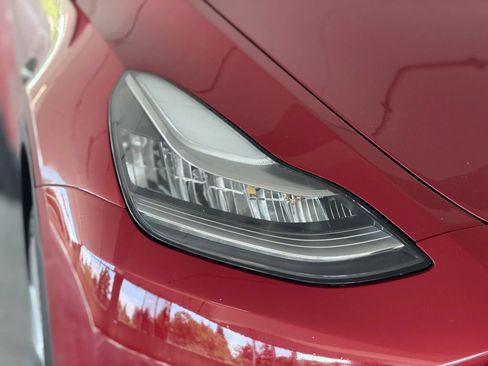 Used 2022 Tesla Model Y Long Range AWD/4WD image 9
