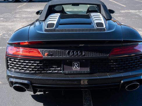 Used 2021 Audi R8 V10 w/ Premium Package RWD image 7