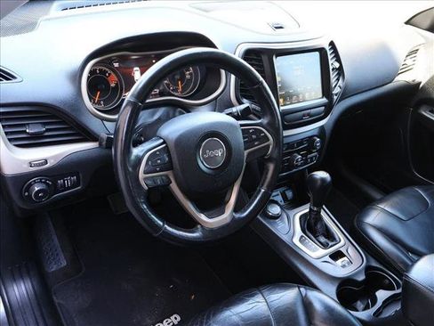 Used 2017 Jeep Cherokee Limited AWD/4WD image 10