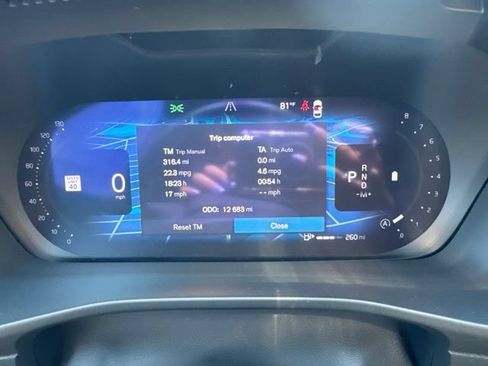 Certified 2025 Volvo XC40 B5 Plus AWD/4WD image 24