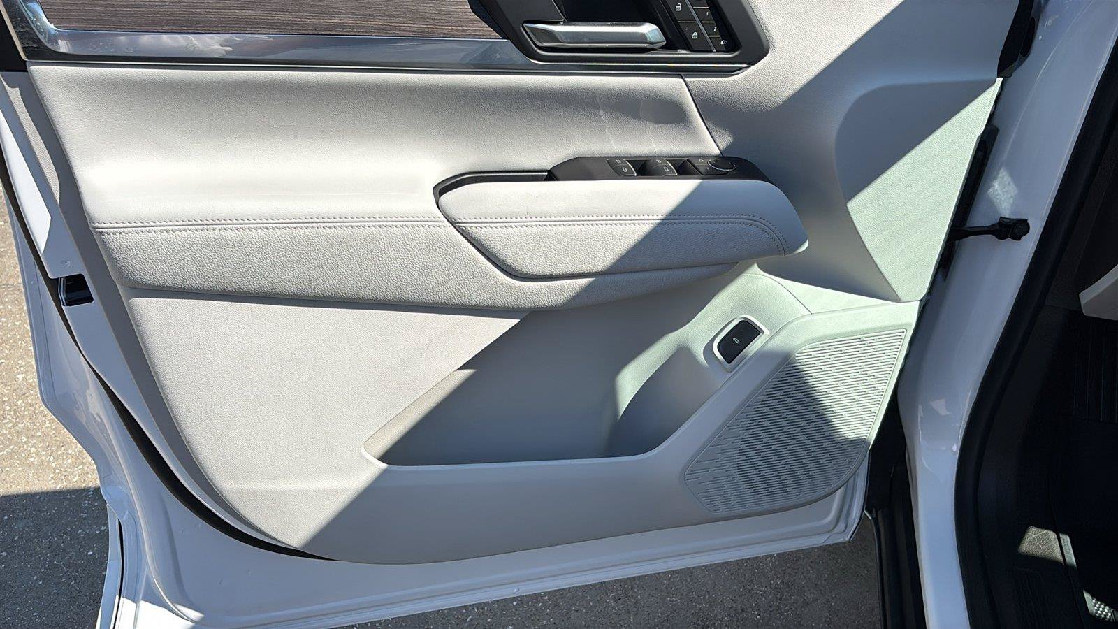 New 2027 GMC Terrain Denali w/ LPO, Floor Liner Package AWD/4WD image 15