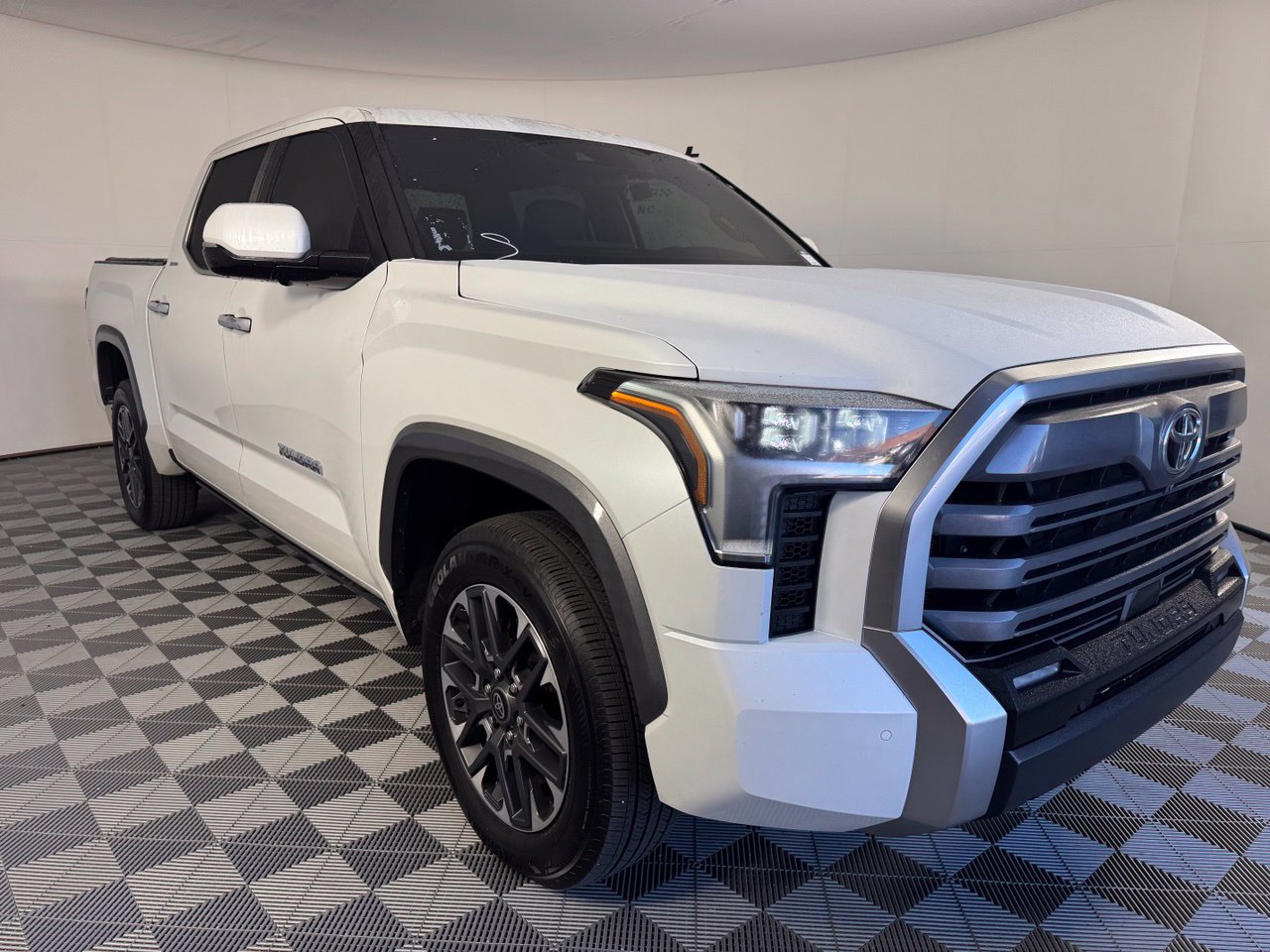 Used 2025 Toyota Tundra Limited AWD/4WD image 6