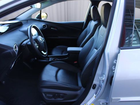 Used 2020 Toyota Prius Prime XLE FWD image 33