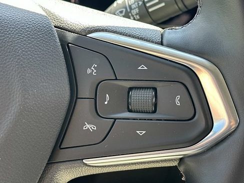 Used 2025 Chevrolet Trax LT w/ LT Convenience Package FWD image 20