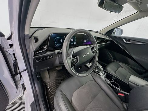 Used 2023 Kia Niro EX FWD image 9
