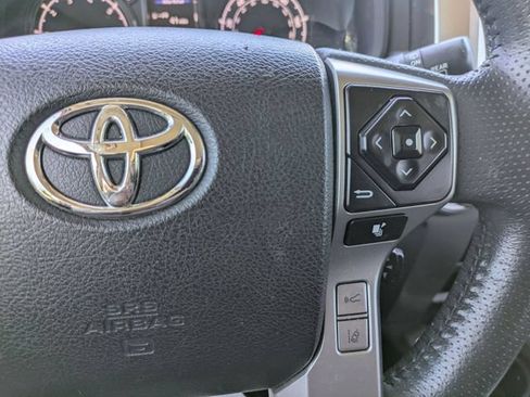 Used 2022 Toyota 4Runner SR5 Premium w/ Moonroof Package RWD image 38