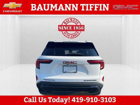 Used 2025 GMC Terrain Elevation w/ Elevation Premium Package FWD image 6