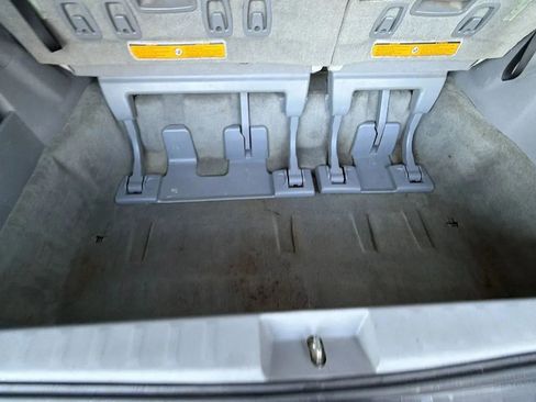 Used 2012 Toyota Sienna LE w/ Towing Pkg image 10