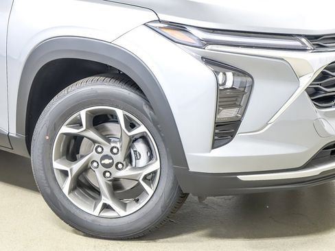 New 2026 Chevrolet Trax LT w/ Driver Confidence Package image 4