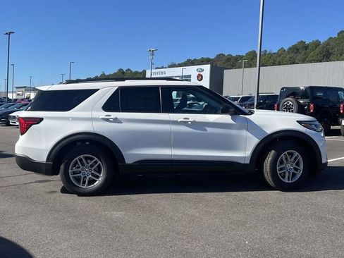 New 2026 Ford Explorer Active w/ Active Comfort Package RWD image 2