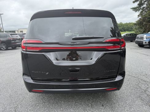 New 2026 Chrysler Pacifica Limited w/ S Appearance Package FWD image 6