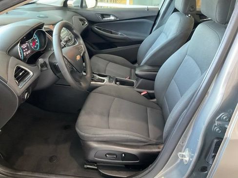 Used 2018 Chevrolet Cruze LT w/ Convenience Package FWD image 3
