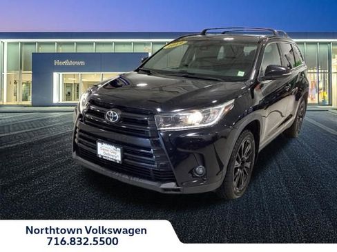Used 2019 Toyota Highlander SE AWD/4WD image 1