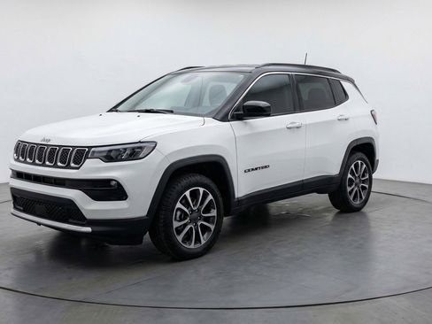 Used 2025 Jeep Compass Trailhawk image 3