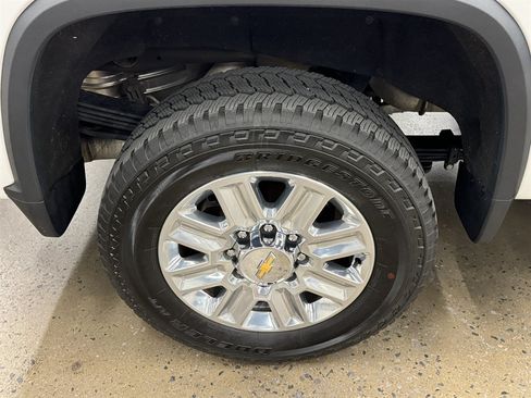 Used 2024 Chevrolet Silverado 2500 High Country w/ Technology Package AWD/4WD image 17