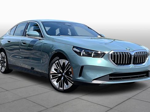 Certified 2025 BMW 530i image 3