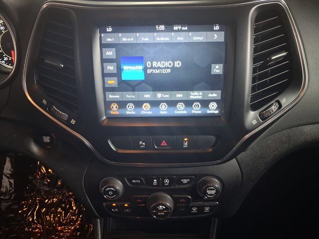 Used 2022 Jeep Cherokee Latitude Lux w/ Mopar Interior Package AWD/4WD image 19