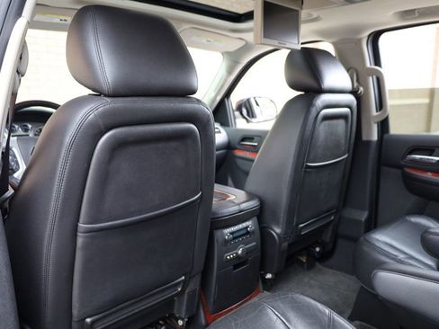 Used 2012 Cadillac Escalade Luxury image 17