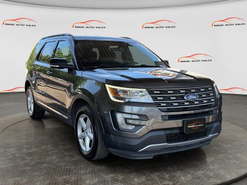 Used 2017 Ford Explorer XLT AWD/4WD image 5