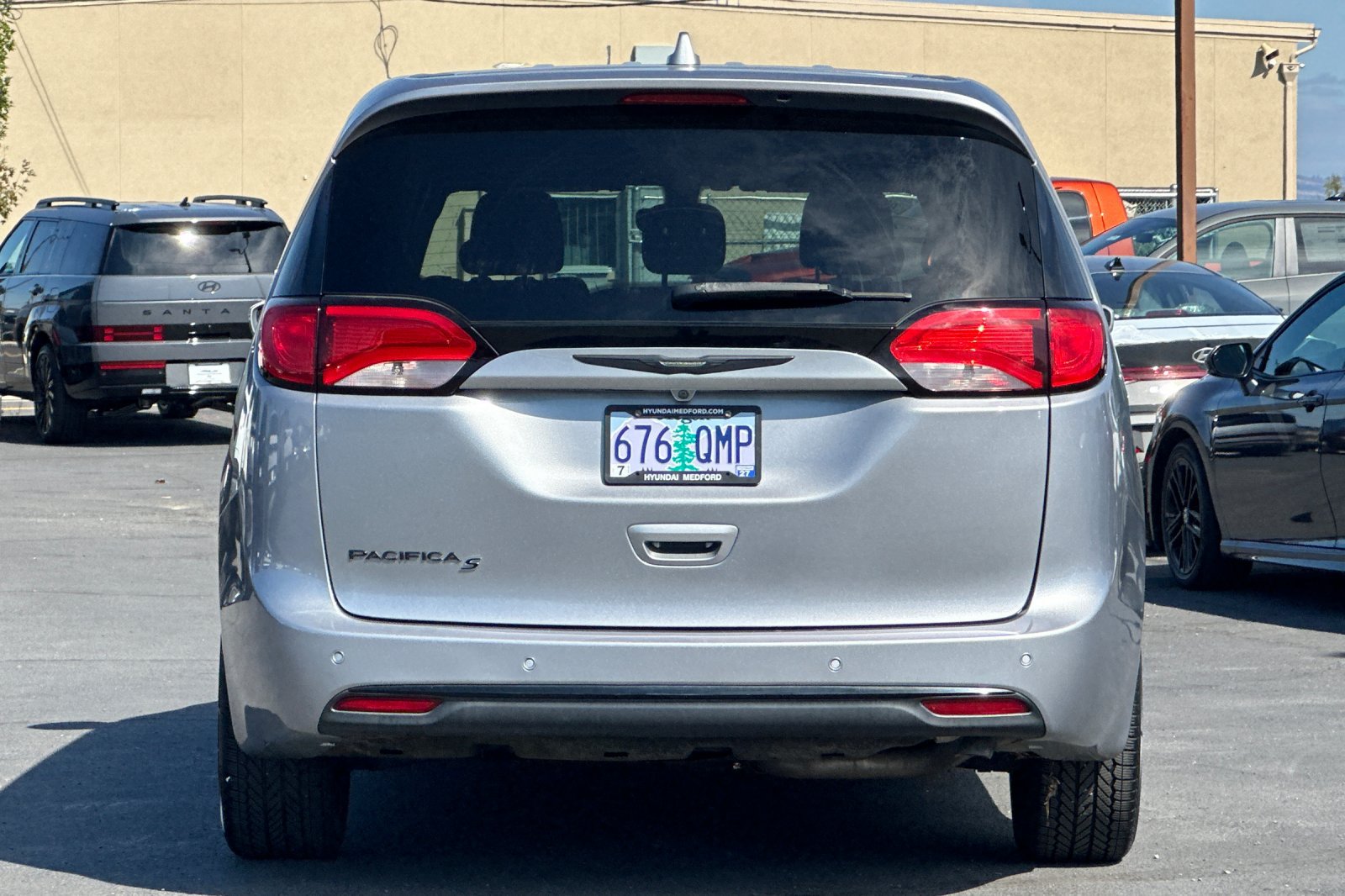 Used 2020 Chrysler Pacifica Touring w/ S Appearance Package FWD image 5