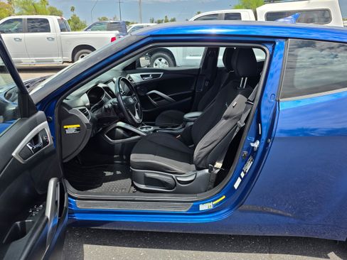 Used 2017 Hyundai Veloster FWD image 13