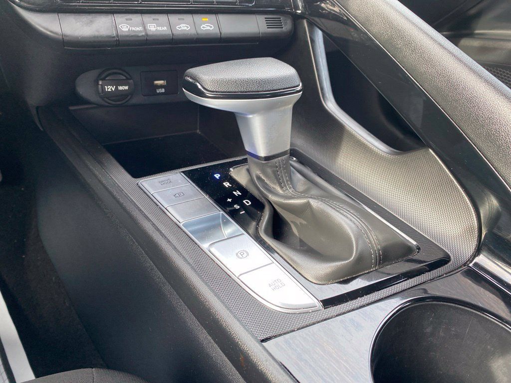 Certified 2025 Hyundai Elantra Hybrid FWD image 18
