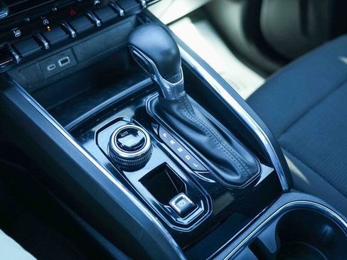 Used 2024 GMC Canyon Elevation image 32