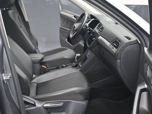 Used 2022 Volkswagen Tiguan SE AWD/4WD image 11
