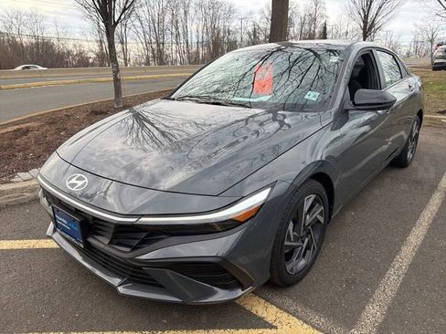 Used 2025 Hyundai Elantra Sport image 1