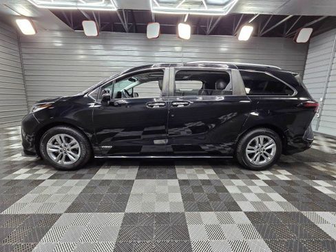 Used 2021 Toyota Sienna Limited AWD/4WD image 8