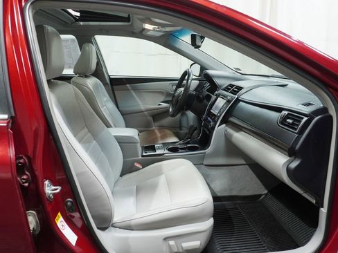 Used 2017 Toyota Camry XLE w/ Moonroof Package image 11