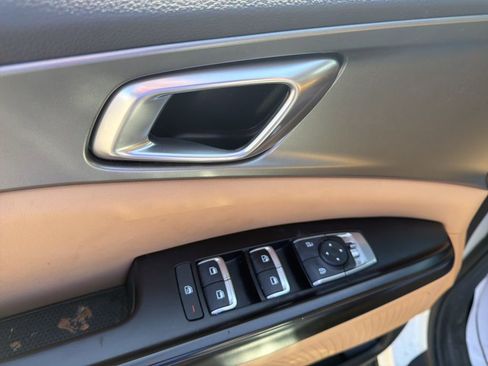 Used 2024 Kia Carnival LX FWD image 14