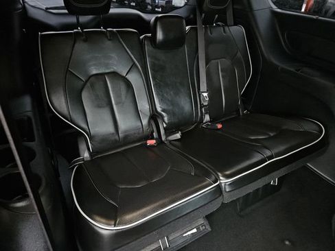Used 2023 Chrysler Pacifica Limited w/ S Appearance Package image 31