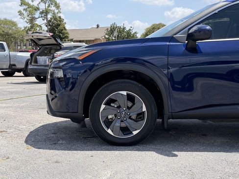 Used 2024 Nissan Rogue SV w/ SV Premium Package FWD image 10