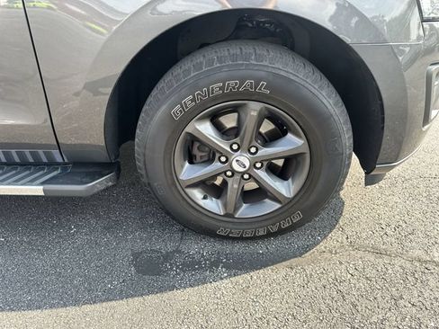 Used 2018 Ford Expedition XLT w/ Equipment Group 202A AWD/4WD image 20