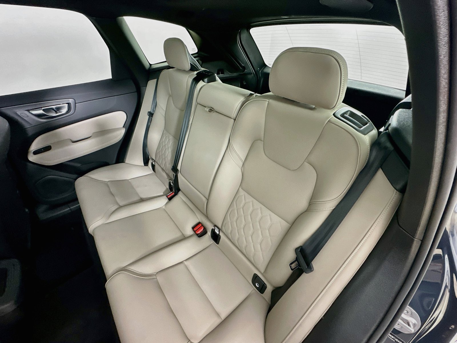 Certified 2026 Volvo XC60 B5 Plus w/ Protection Package Premier AWD/4WD image 35