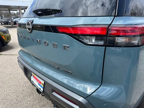 New 2026 Nissan Pathfinder SL w/ SL Premium Package AWD/4WD image 36