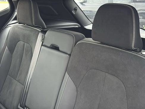Certified 2025 Volvo XC40 B5 Plus AWD/4WD image 27